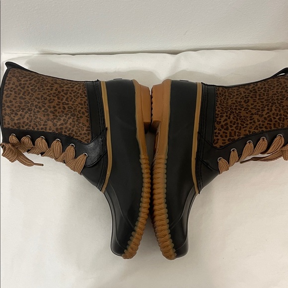Lands End Leopard Print Lace-Up Lined Duck Boots Size 9 EUC - Picture 5 of 9